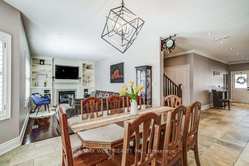 17 Antrim Crt