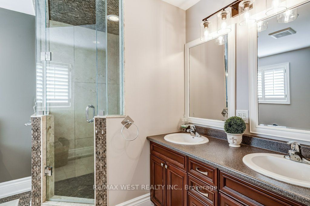 17 Antrim Crt