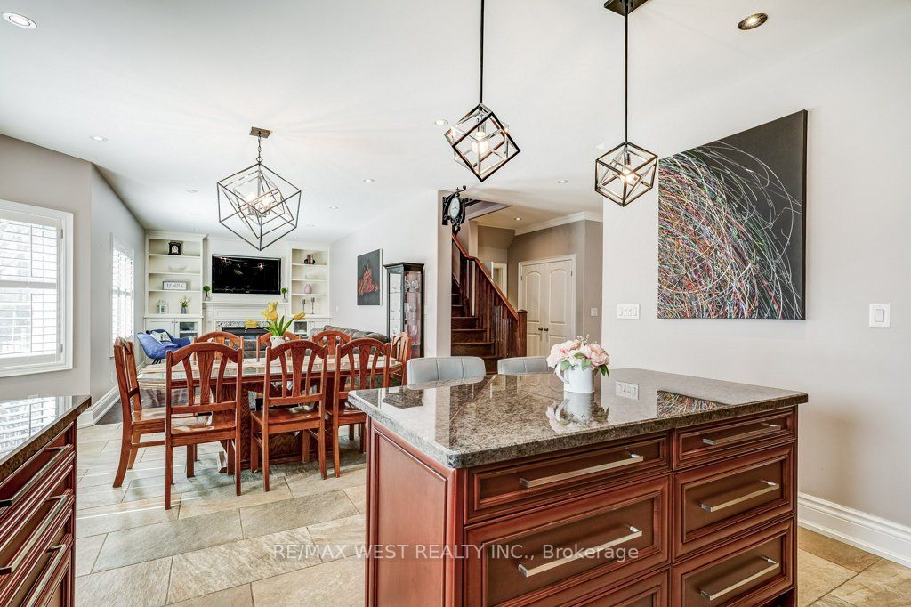 17 Antrim Crt