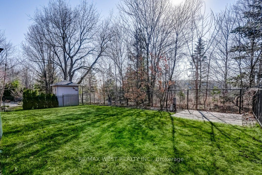 17 Antrim Crt