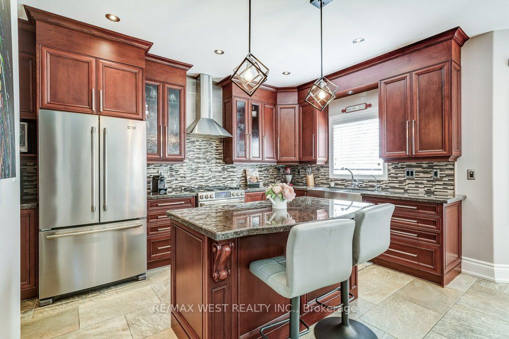 17 Antrim Crt