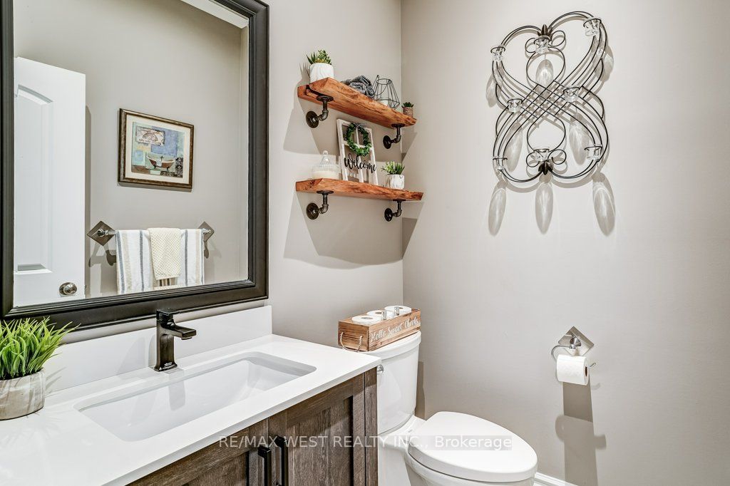 17 Antrim Crt