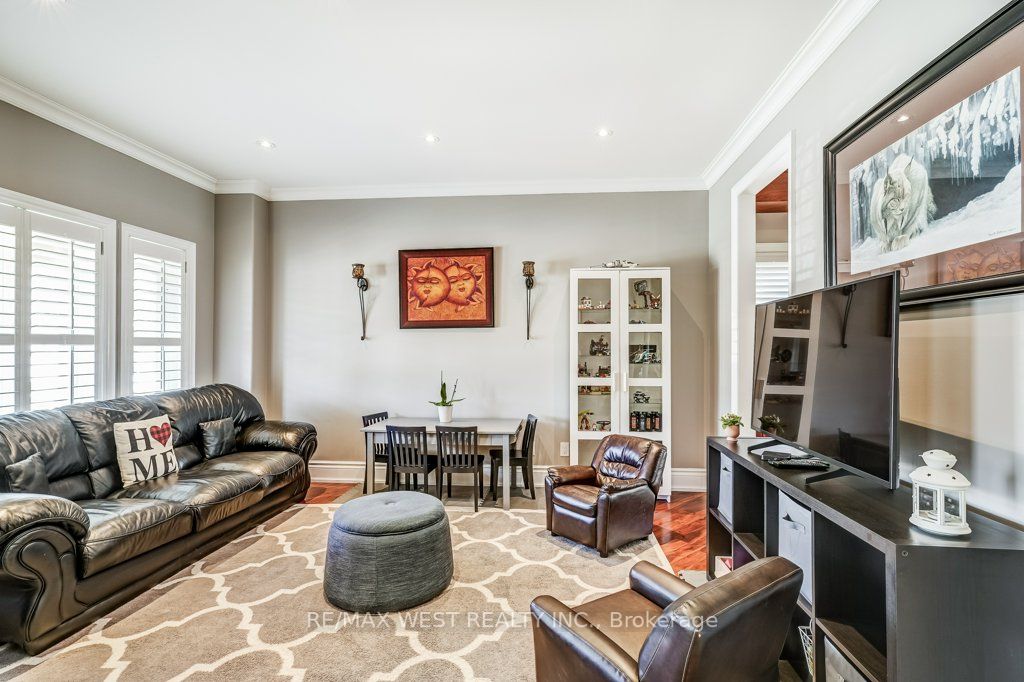 17 Antrim Crt