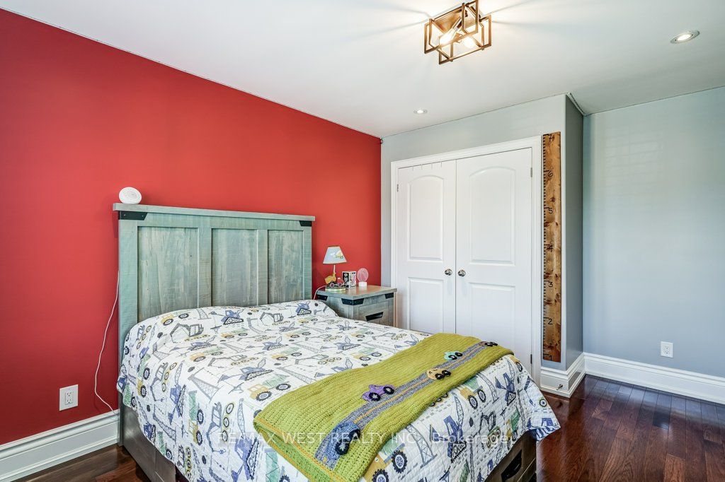17 Antrim Crt