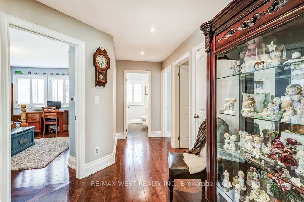 17 Antrim Crt