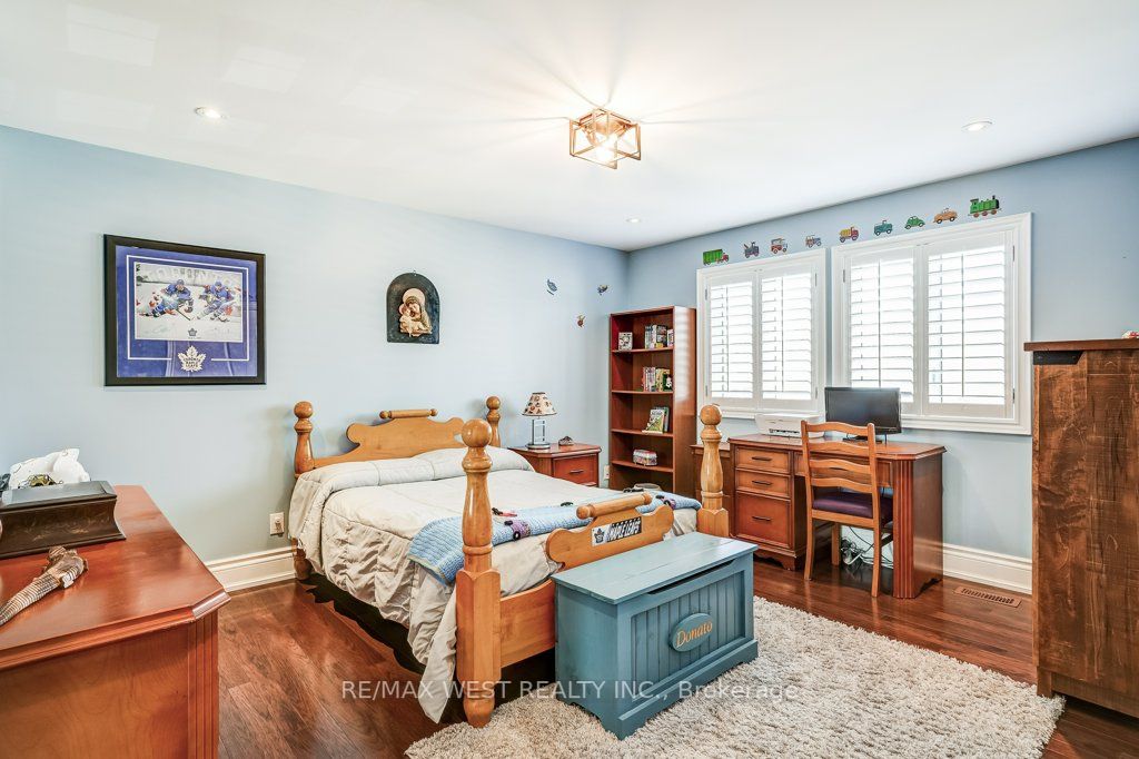 17 Antrim Crt