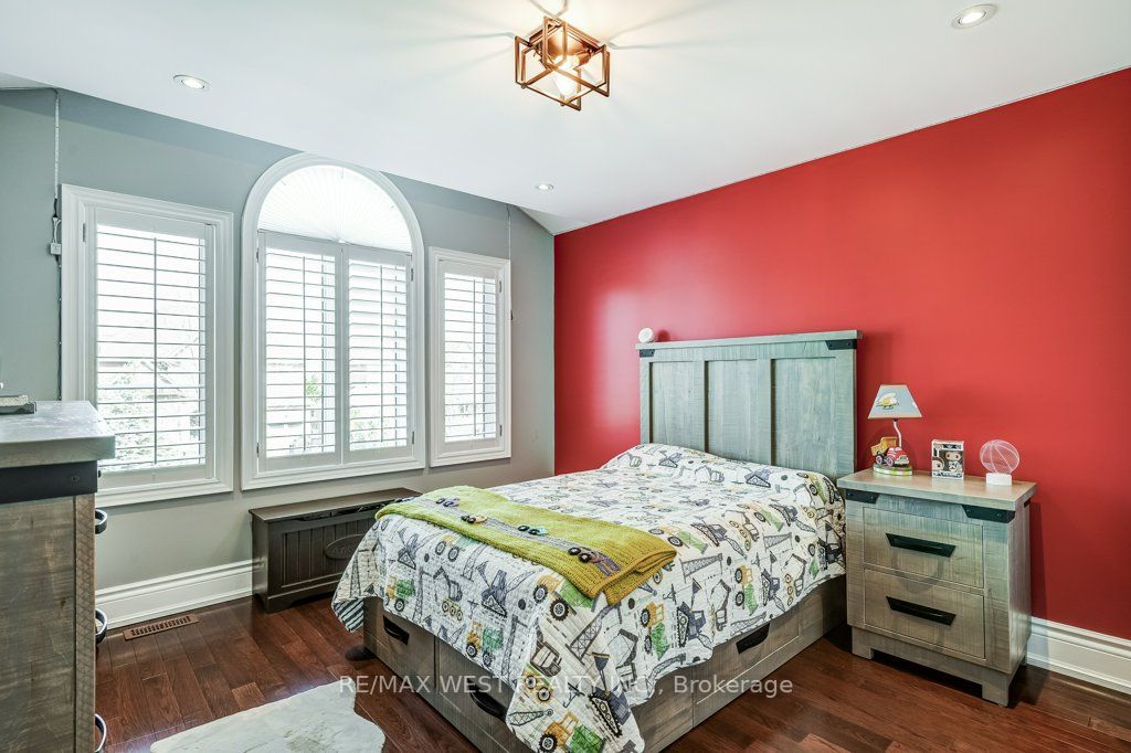 17 Antrim Crt