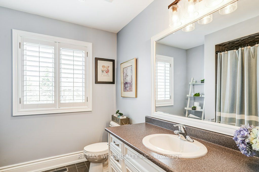 17 Antrim Crt