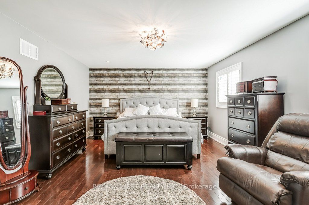 17 Antrim Crt