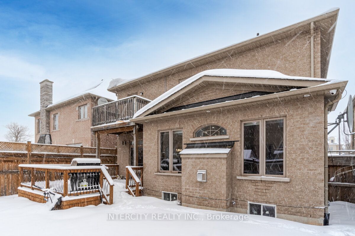 4 Ingleborough Dr