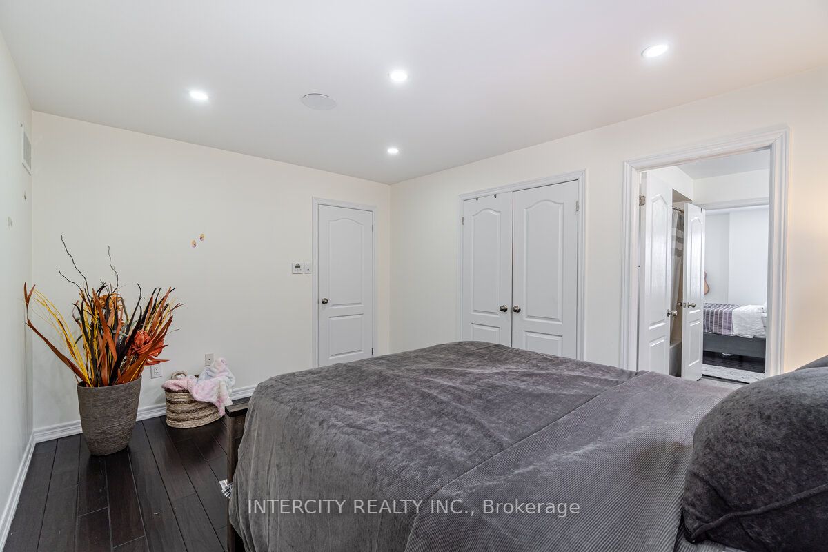 4 Ingleborough Dr