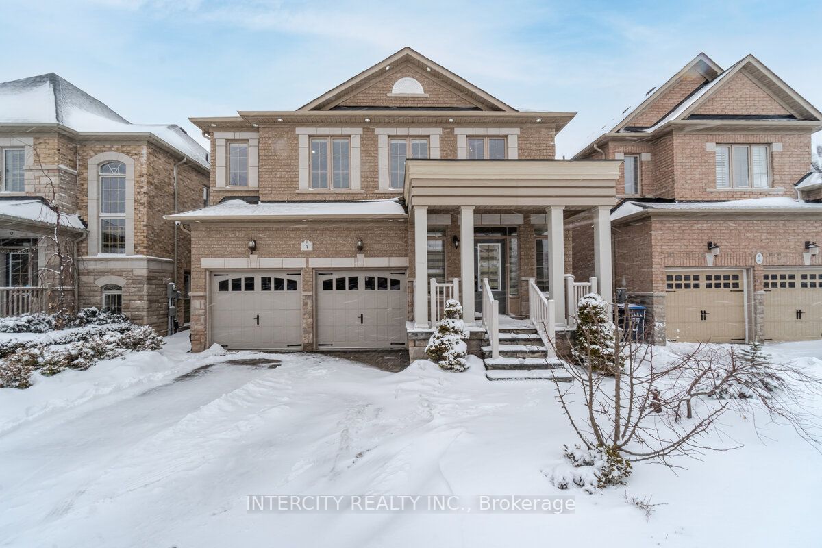 4 Ingleborough Dr