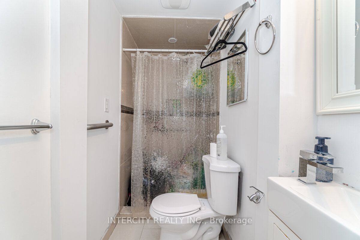 4 Ingleborough Dr
