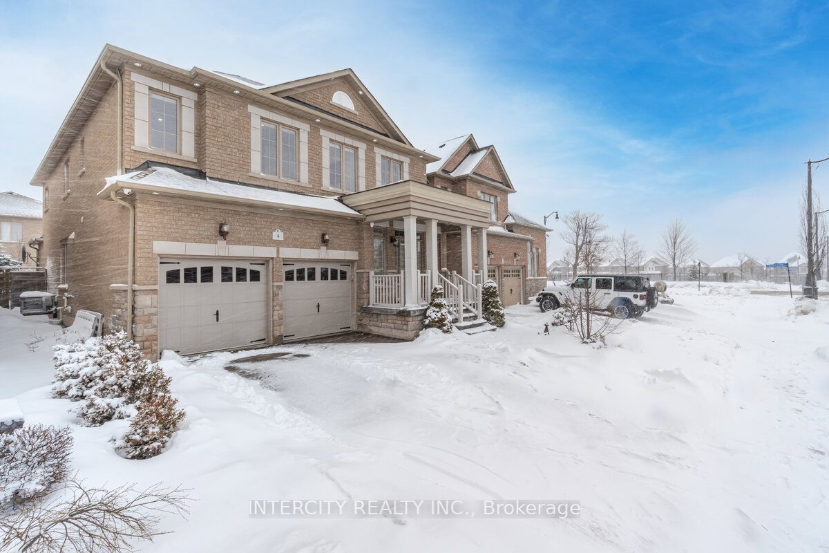 4 Ingleborough Dr