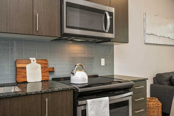 4085 Parkside Village Dr, Mississauga