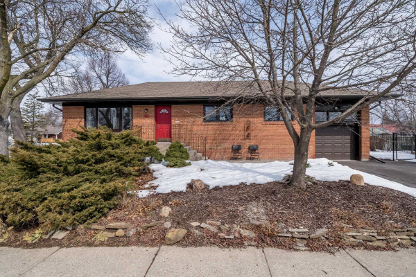 27 Bairstow Cres