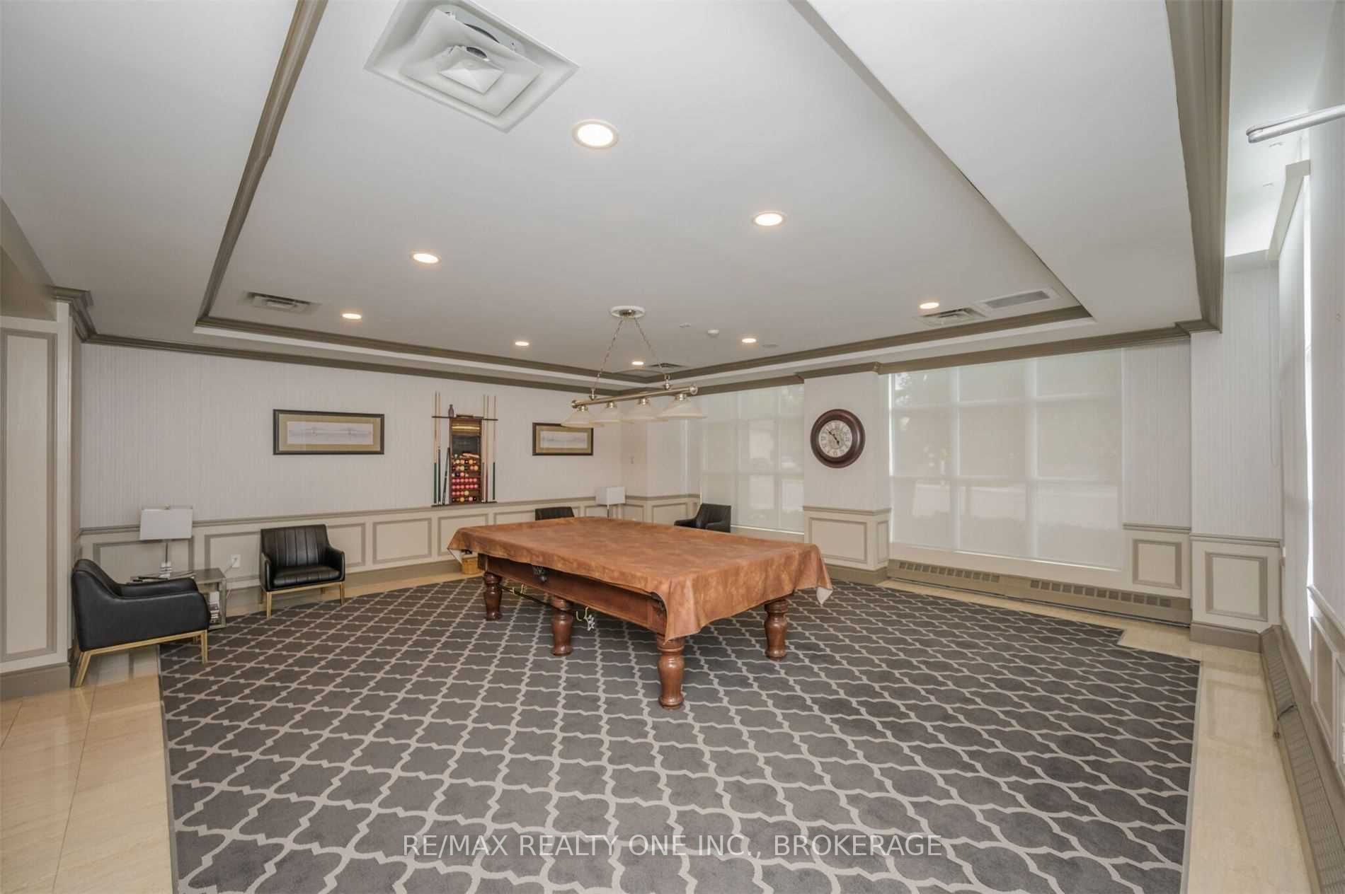 442 Maple Ave, #1001