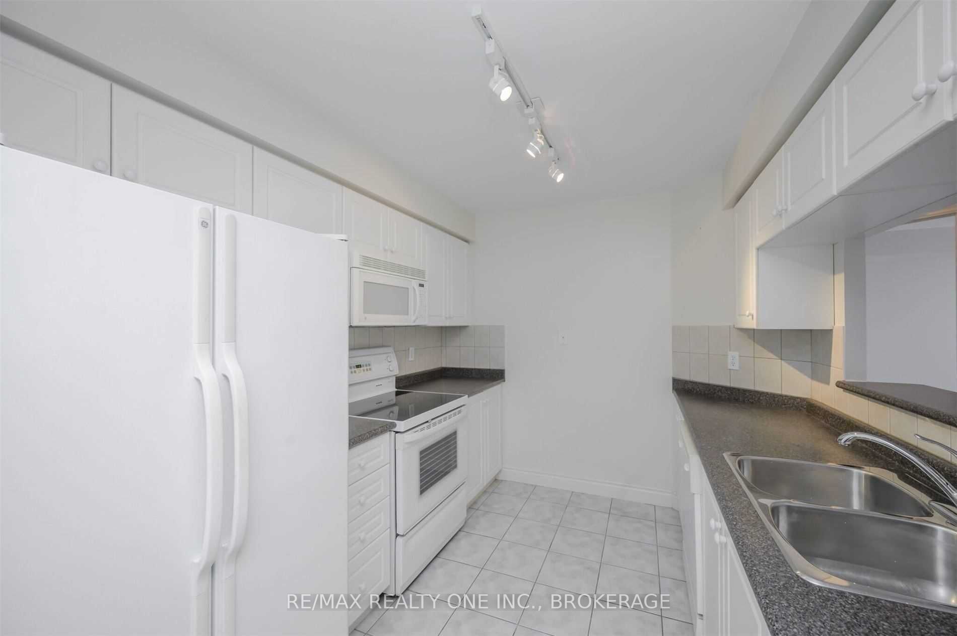 442 Maple Ave, #1001