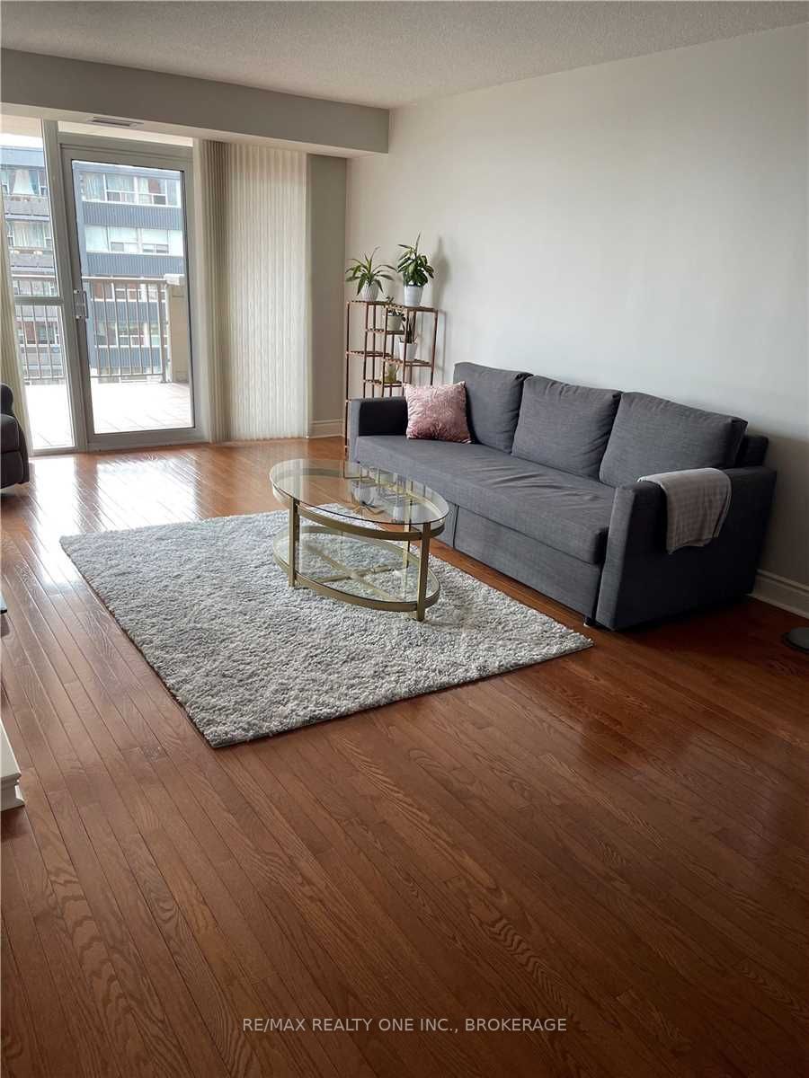 442 Maple Ave, #1001