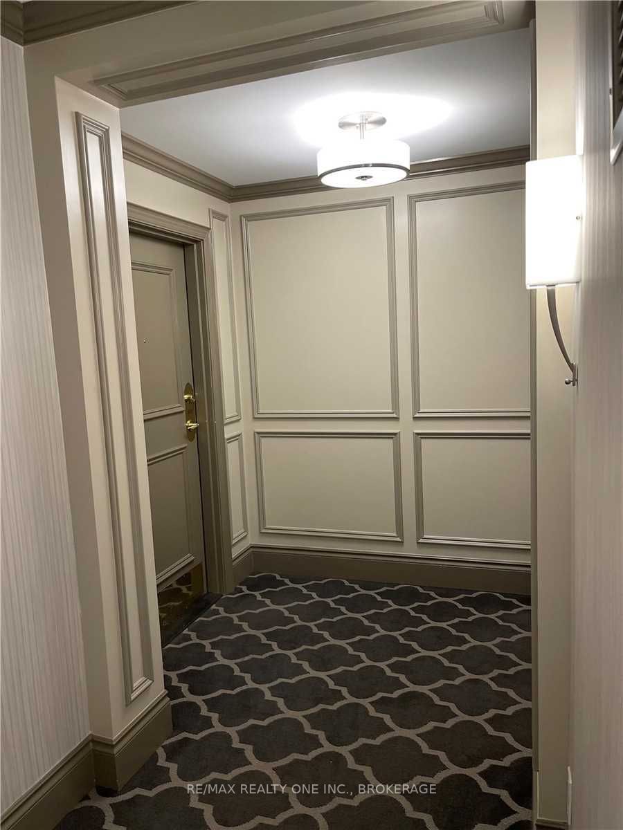 442 Maple Ave, #1001