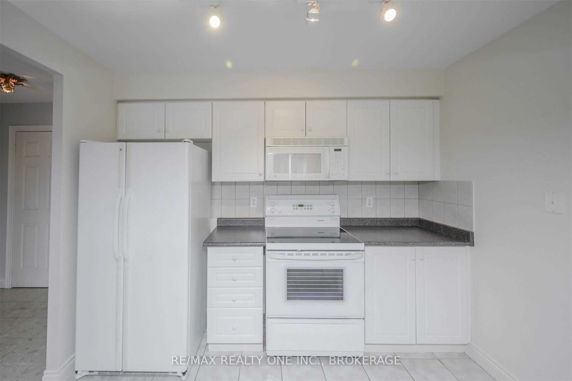 442 Maple Ave, #1001