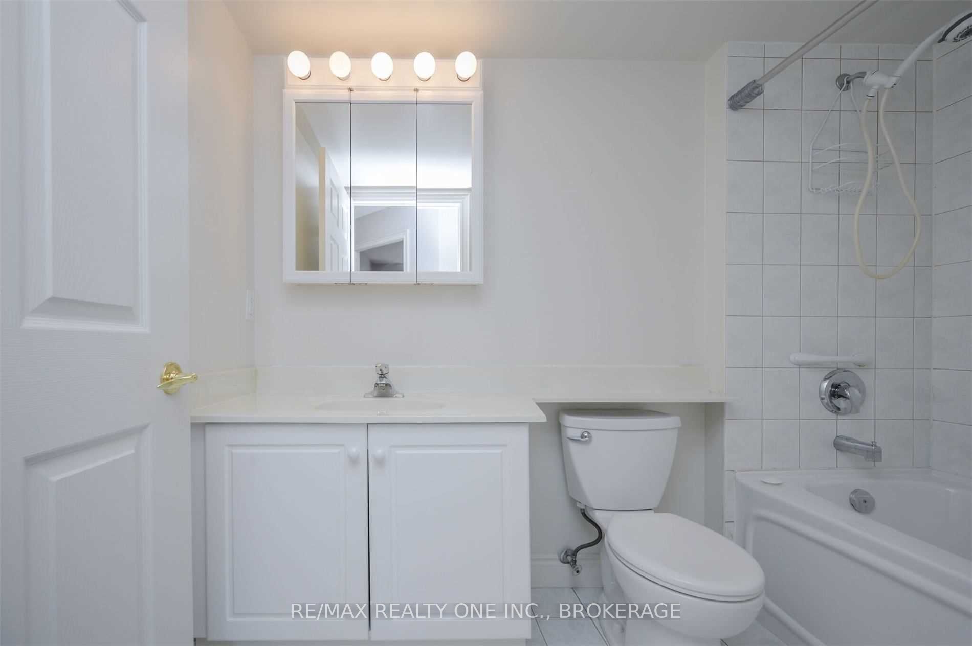 442 Maple Ave, #1001