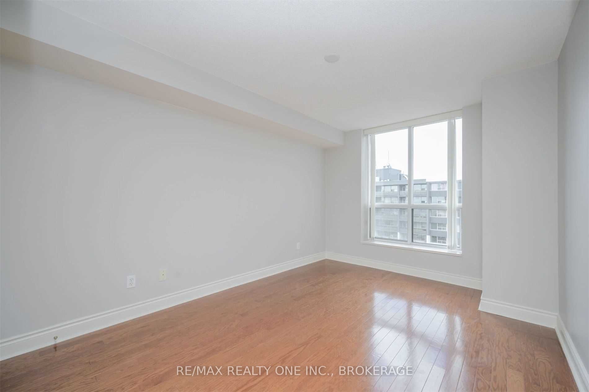 442 Maple Ave, #1001