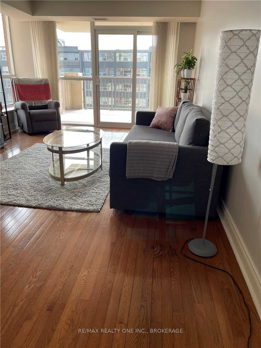 442 Maple Ave, #1001