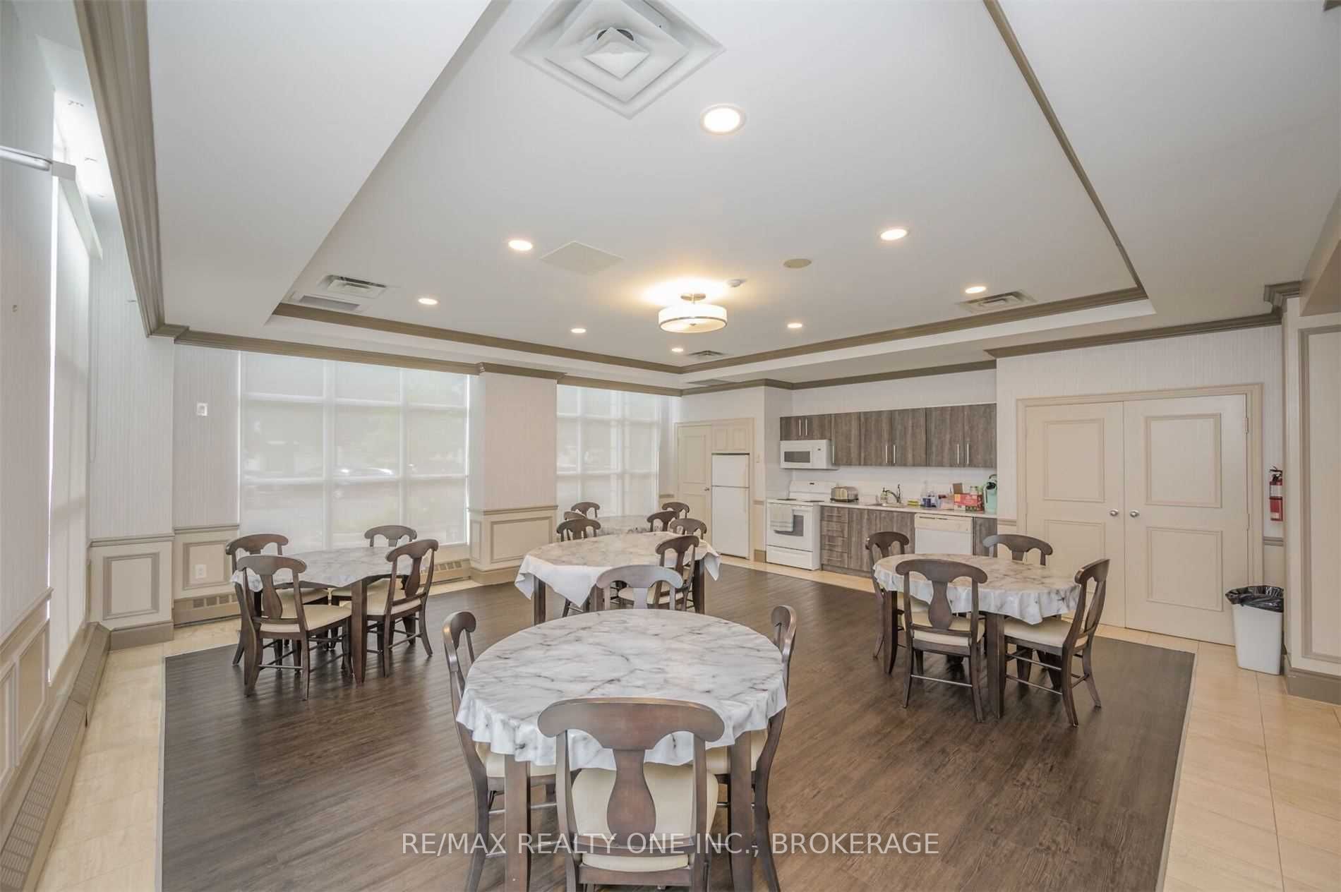 442 Maple Ave, #1001