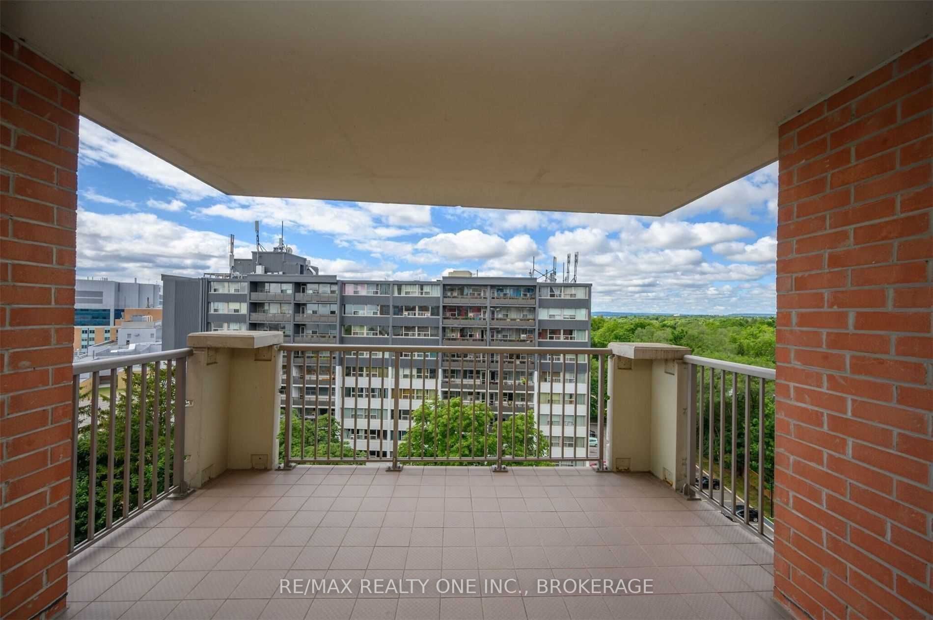 442 Maple Ave, #1001