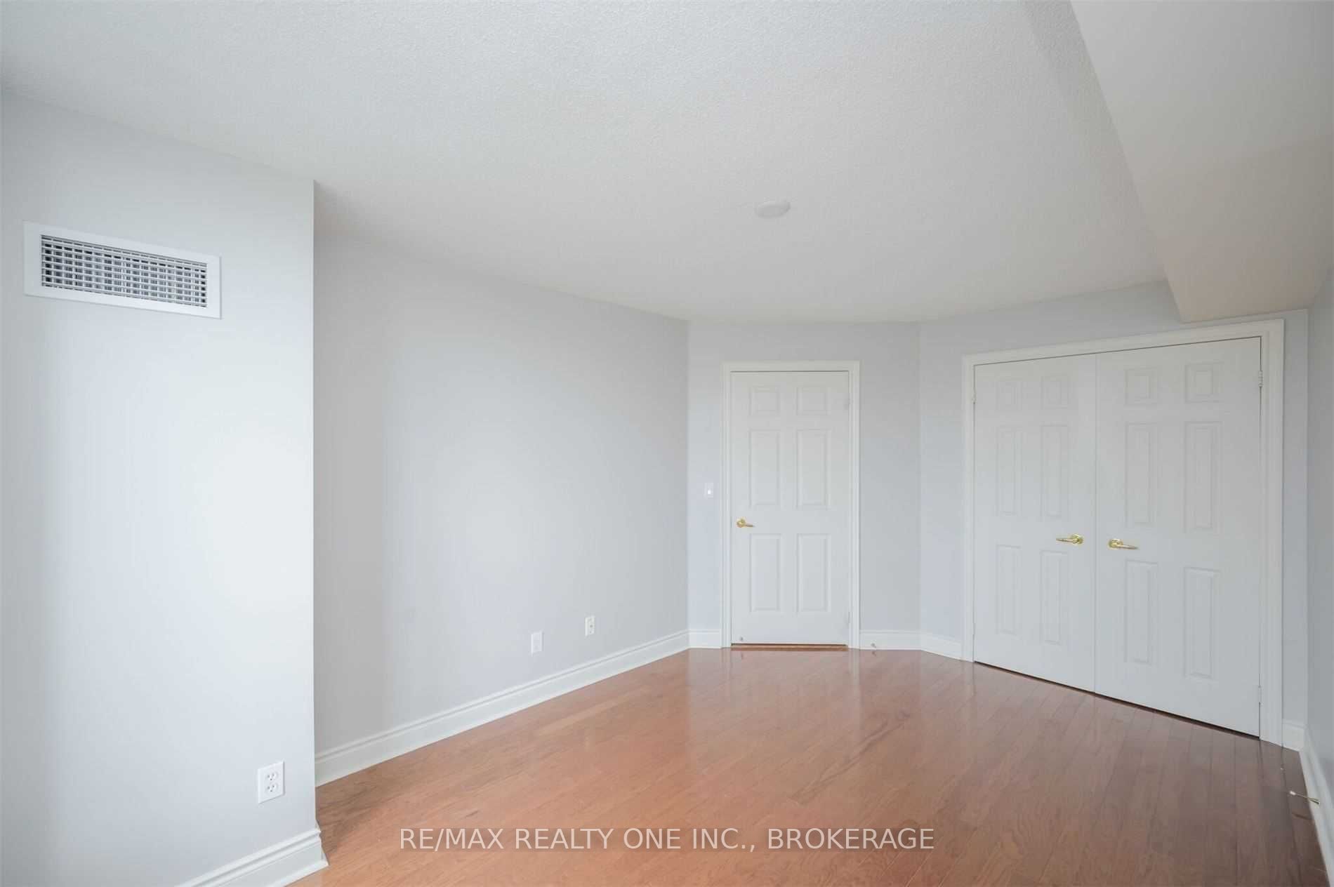 442 Maple Ave, #1001