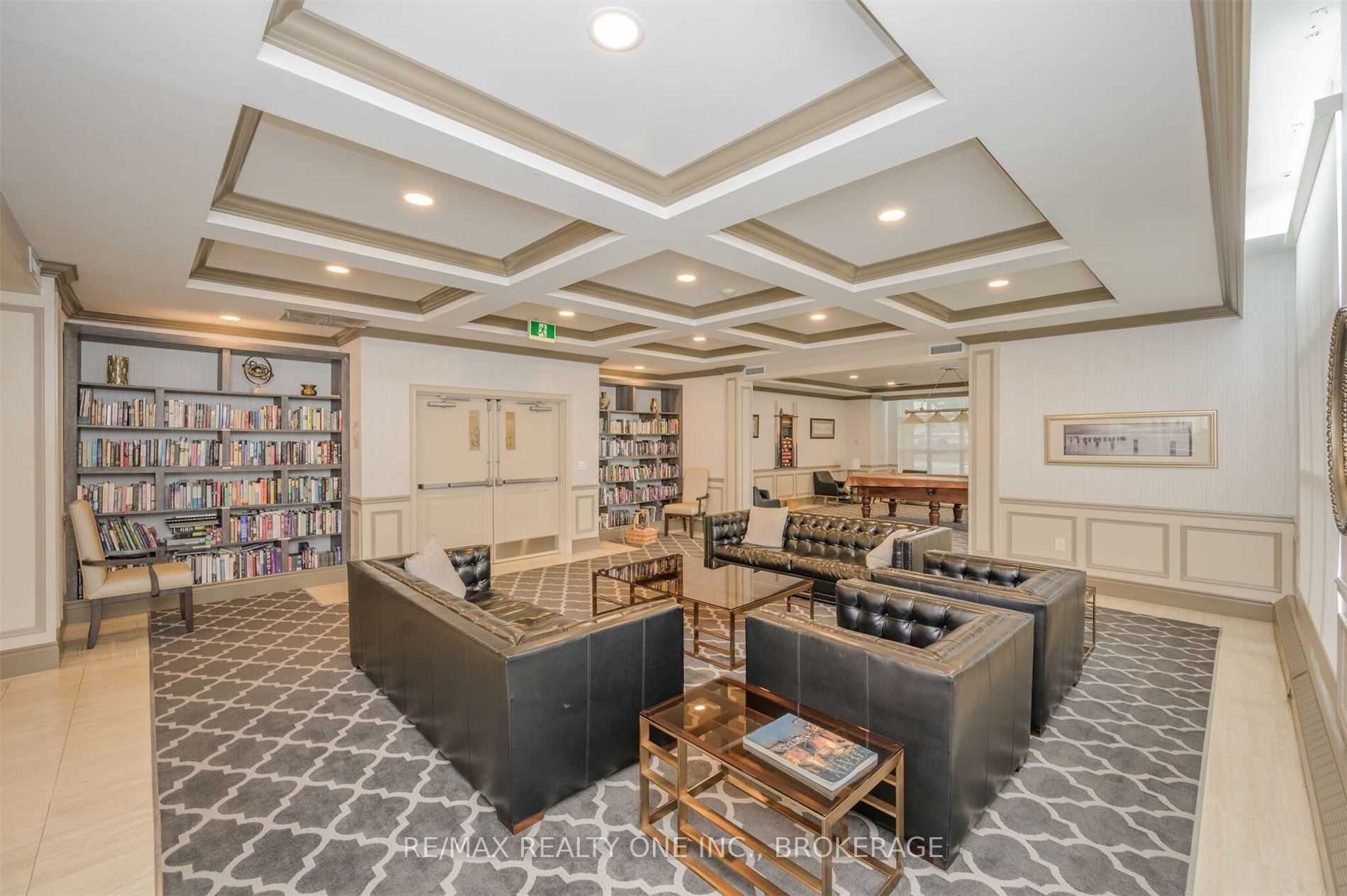 442 Maple Ave, #1001