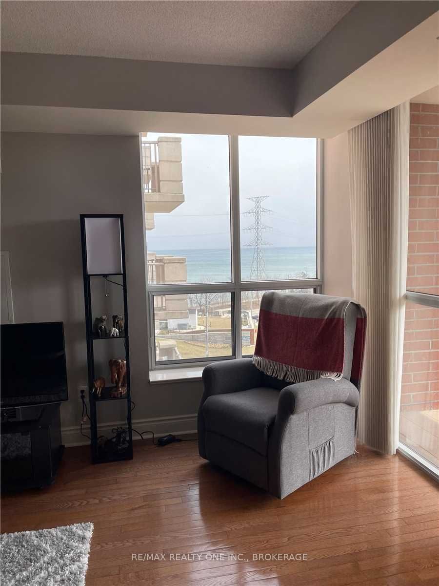 442 Maple Ave, #1001