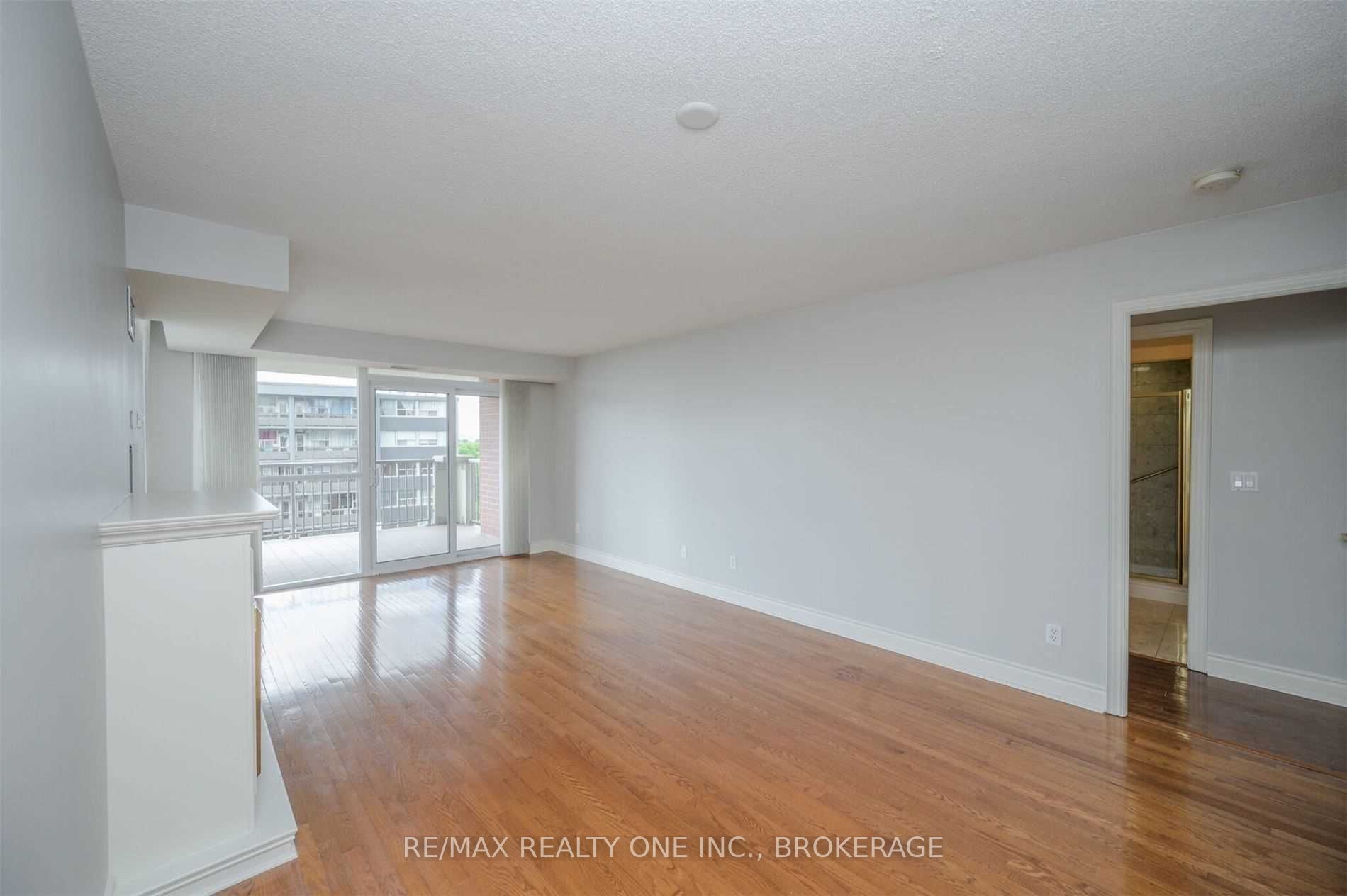 442 Maple Ave, #1001