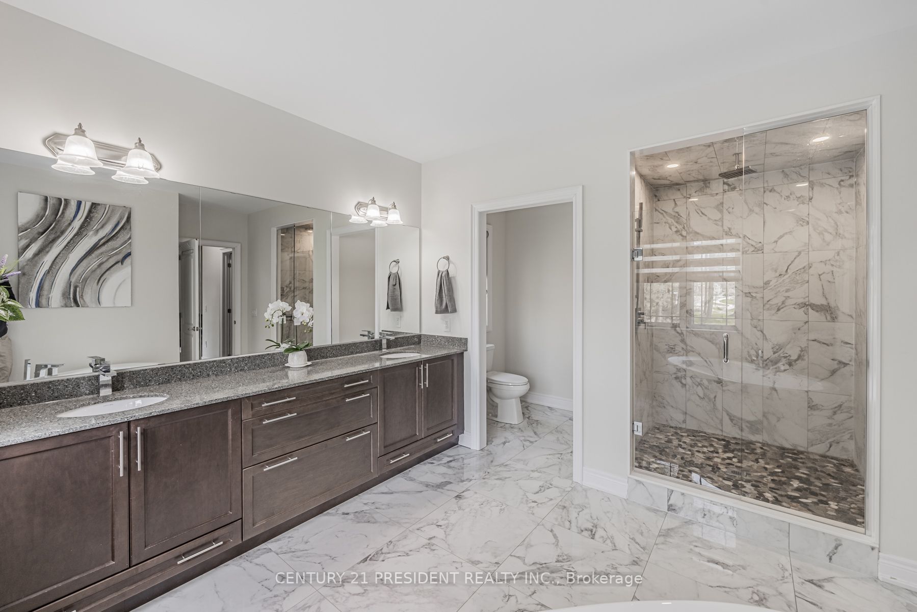 24 Daisy Meadow Cres W