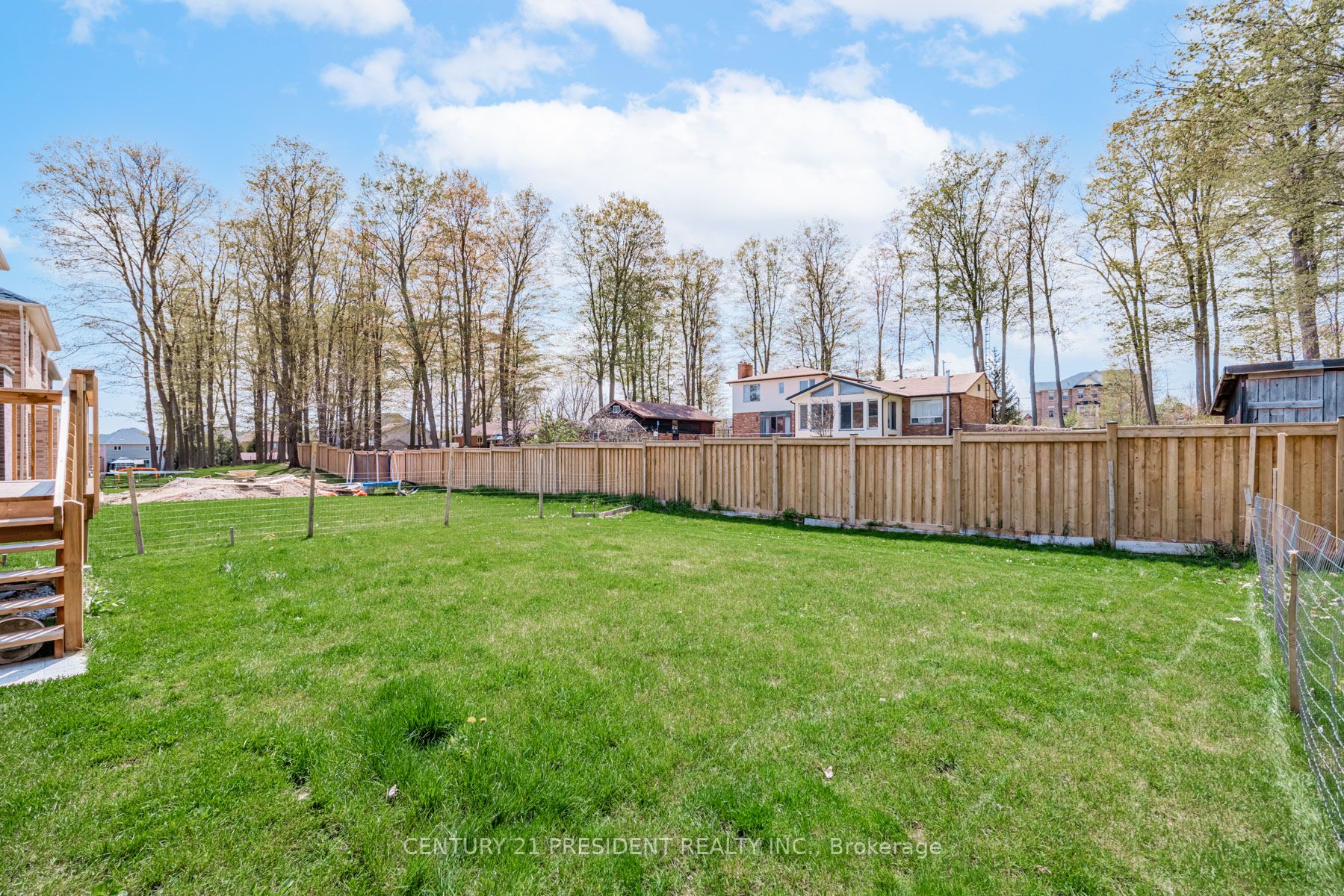 24 Daisy Meadow Cres W