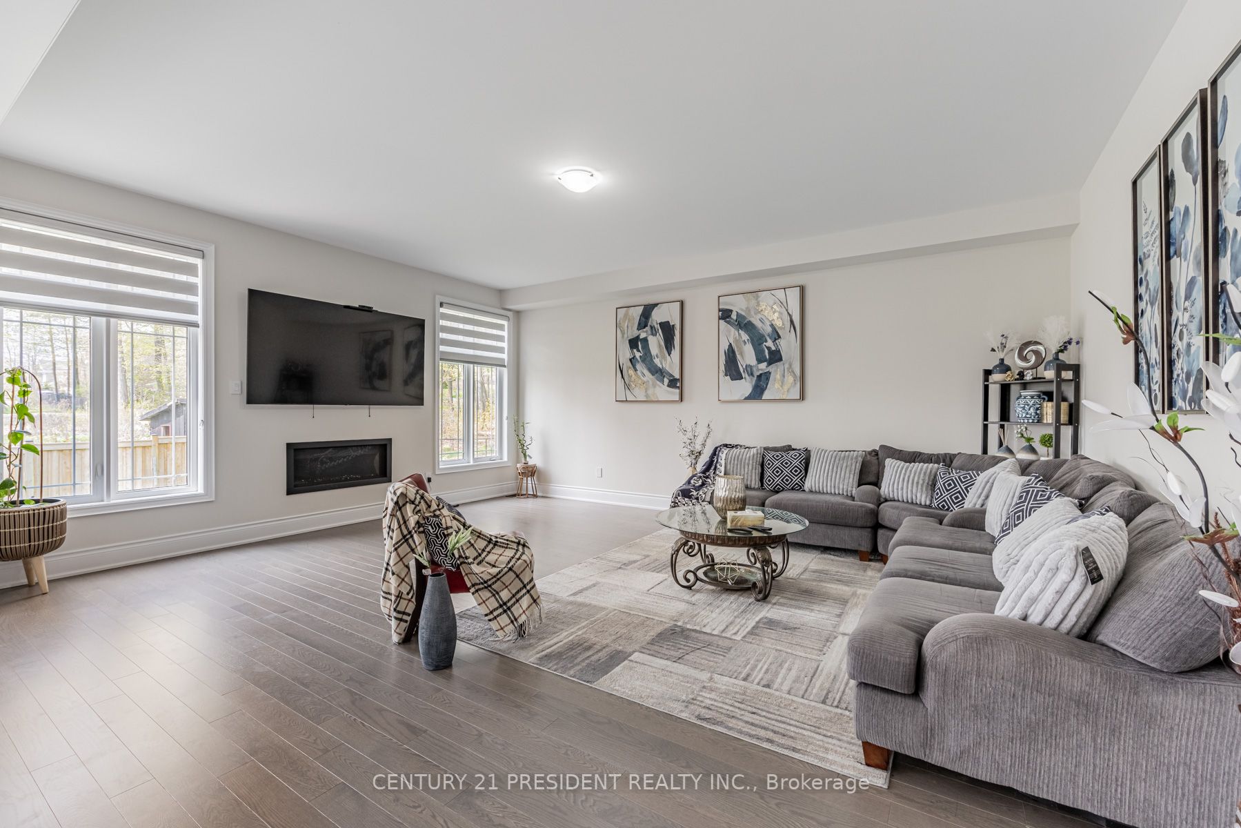 24 Daisy Meadow Cres W