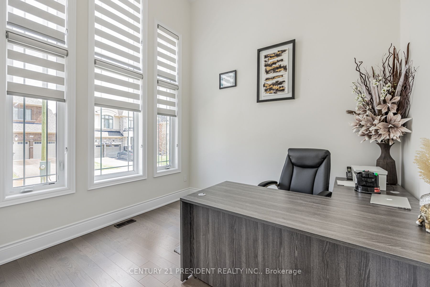 24 Daisy Meadow Cres W