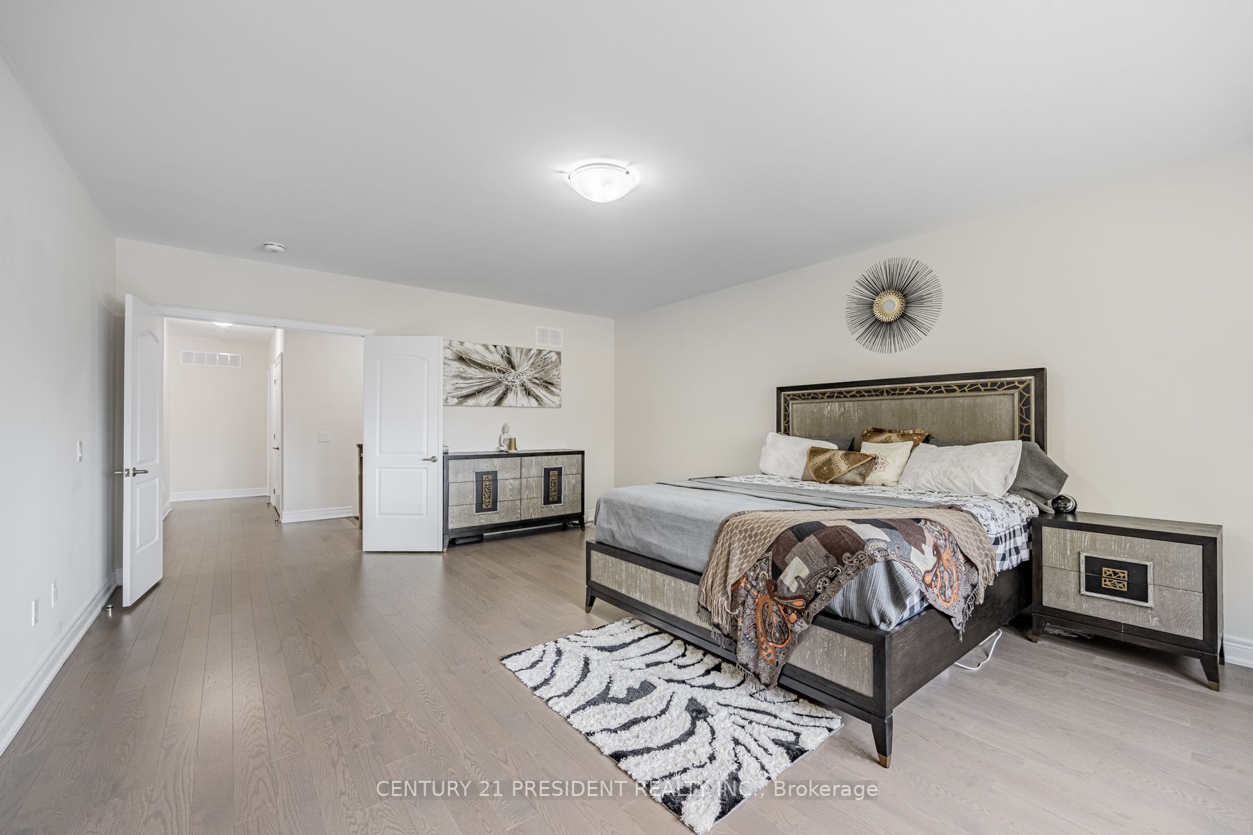 24 Daisy Meadow Cres W