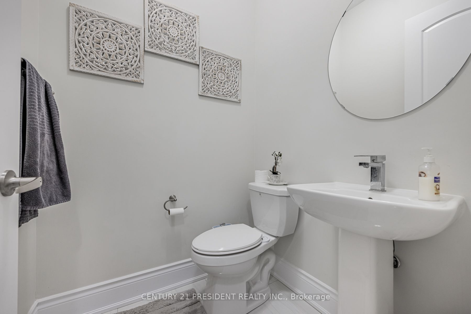 24 Daisy Meadow Cres W