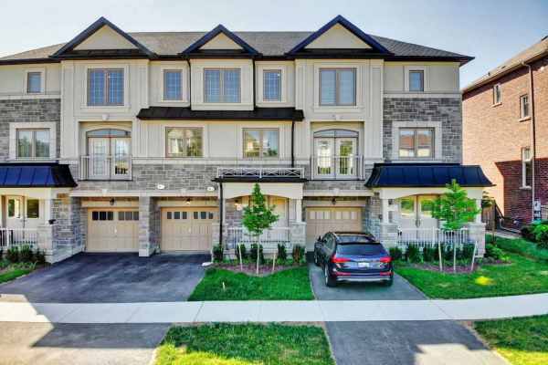 2008 Lushes Ave, Mississauga