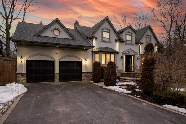 1189 Lorne Park Rd, Mississauga