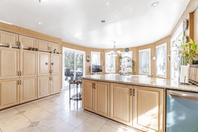 4866 Forest Hill Dr