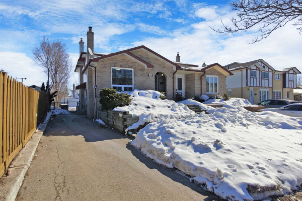 406 Hyacinthe Blvd, Mississauga