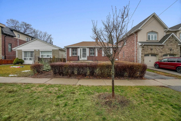 903 Ninth St, Mississauga