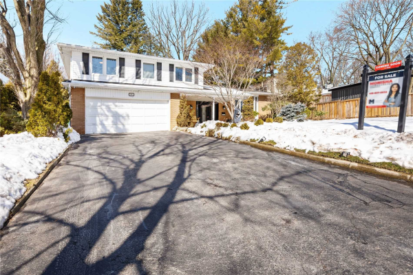 1013 Springhill Dr, Mississauga
