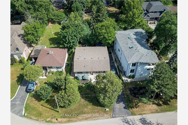 452 Jeanette Dr, Oakville