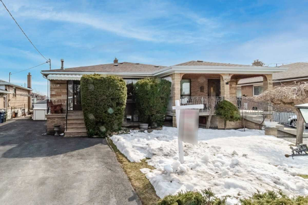 92 Duncanwoods Dr, Toronto