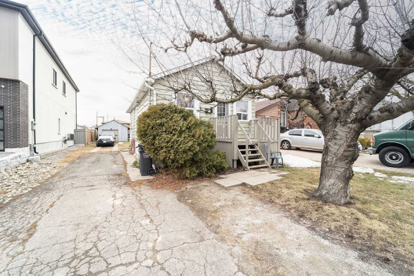1054 Westmount Ave, Mississauga