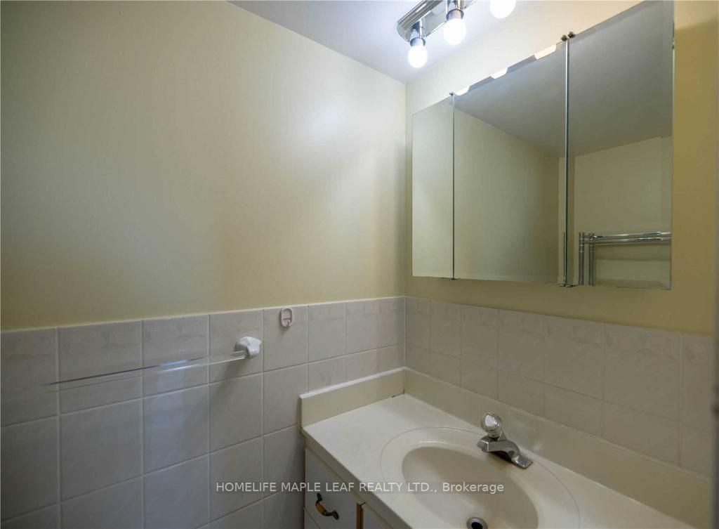 15 London Green Crt, #1105